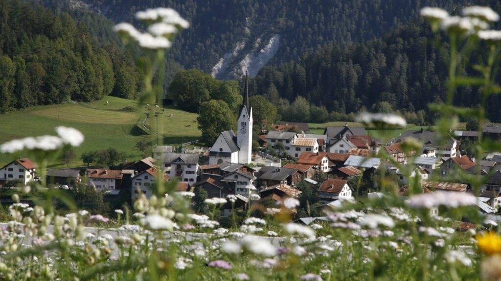 Valendas in der Bündner Surselva ist schon das zehnte Schweizer Dorf, das von der Welttourismusorganisation UN Tourism als «Best Tourism Village» auserkoren wurde. (Archivbild)