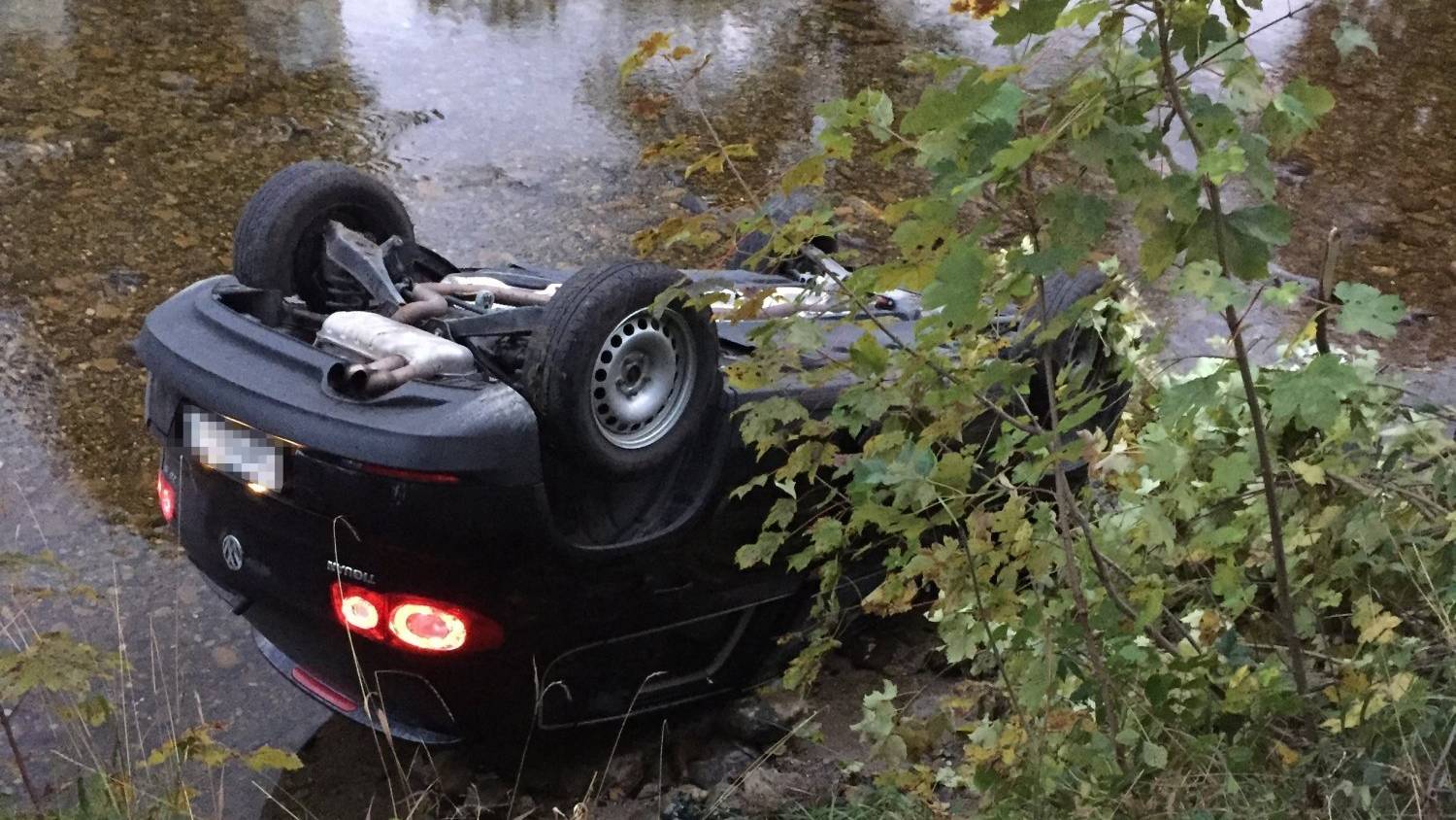 Ein 77-jähriger Autolenker ging in der Thur baden - inklusive Auto.