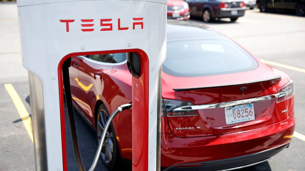 Die Aktien des Automobilherstellers Tesla gehörten 2020 zu den weltweit grössten Gewinnern an der Börse.