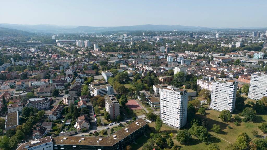 Weil die Angebotsmieten in den Städten deutlich gestiegen sind, ziehen immer mehr in die Agglomerationen und ländliche Regionen. (Archivbild)