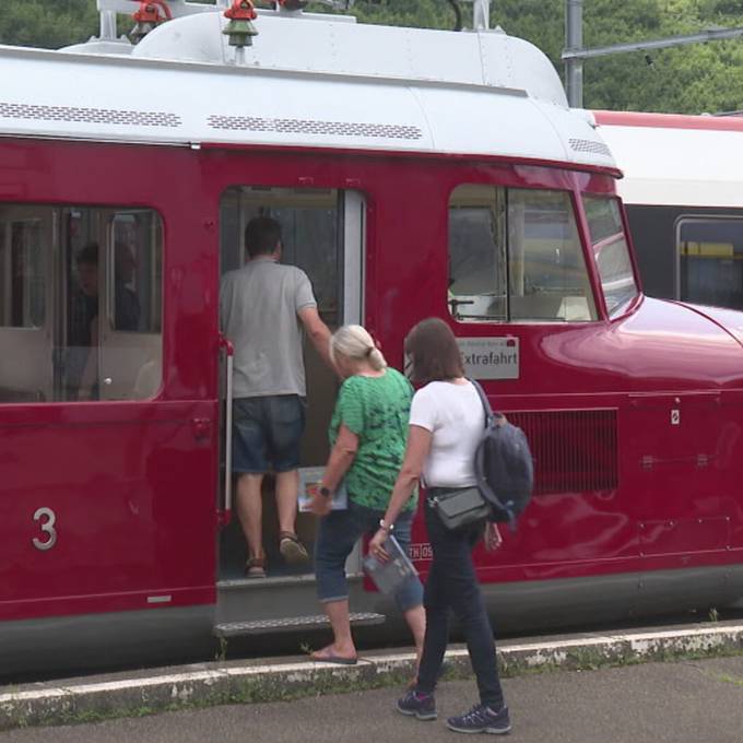 «Mega cool»: Roter Pfeil fuhr am 125. Geburtstag der Oensingen-Balsthal-Bahn gratis