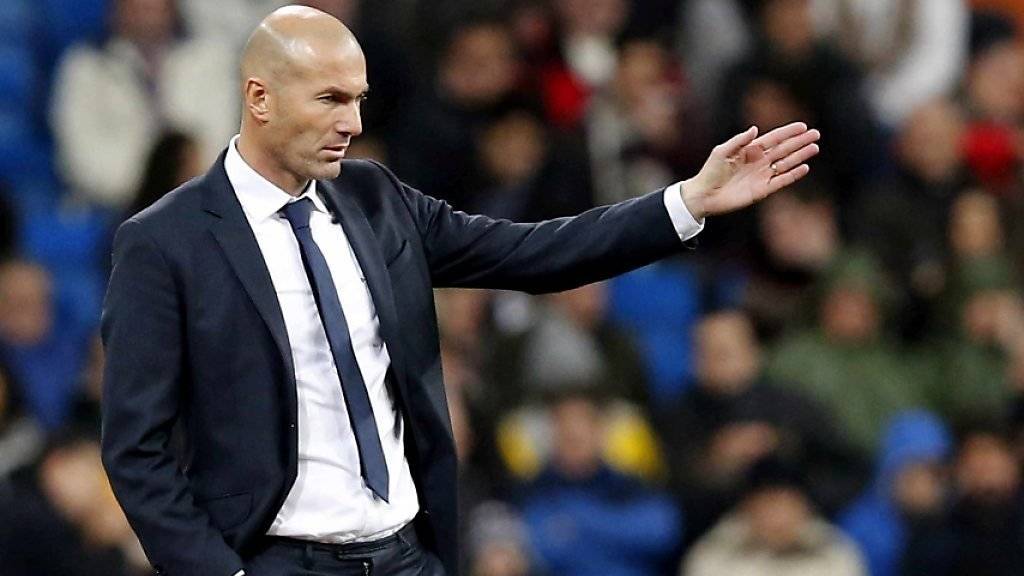 Zinedine Zidane dirigiert sein Team zum 5:0-Sieg gegen La Coruña.