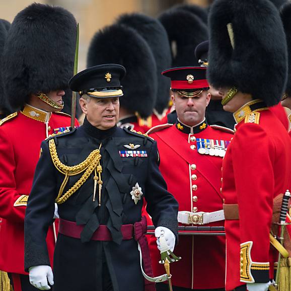 Queen entzieht Prinz Andrew militärische Dienstgrade
