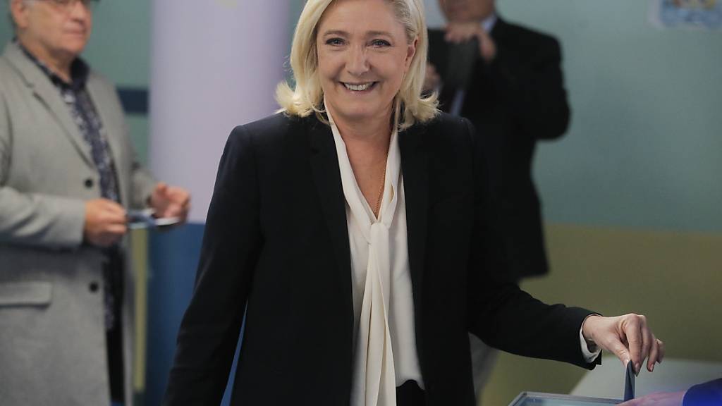Rechte Le Pen gibt bei französischer Präsidentschaftswahl Stimme ab