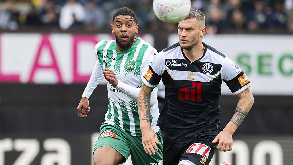 St. Gallens Willem Geubbels im Zweikampf mit Luganos Lukas Mai