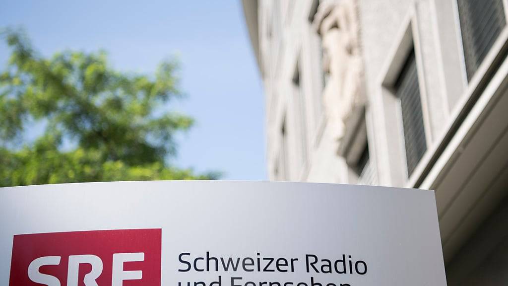 Die SRG befürchtet bei einer Senkung der Medienabgabe einen Abbau von bis zu 900 Stellen - unter anderem bei Schweizer Radio und Fernsehen (SRF). (Archivbild)