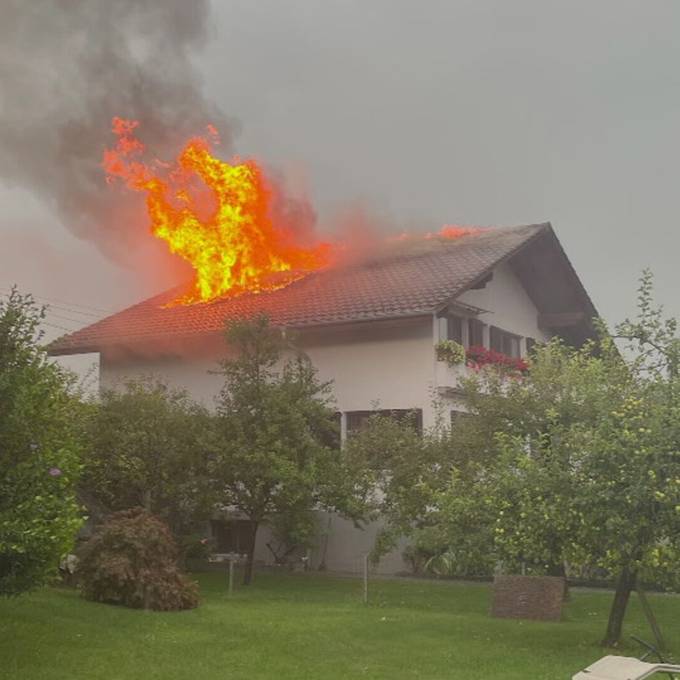 «Bin froh, wurde niemand verletzt» – Hausbesitzer zum Brand in Uetendorf