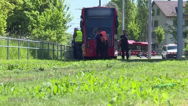 Tram reisst Fussgänger mit