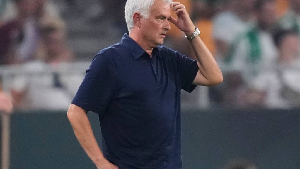 In Sevilla sah José Mourinho den späten Gegentreffer von Troy Parrott, dem er einst sein Profidebüt bei Tottenham ermöglicht hatte