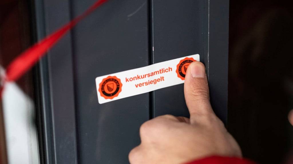 Wenn Unternehmen die AHV-Beiträge ihrer Mitarbeitenden oder die Steuern nicht bezahlen, kann seit Anfang Jahr rascher der Konkurs verhängt werden. Dies wird die Zahl der Konkurse in diesem Jahr deutlich steigen lassen. (Symbolbild)