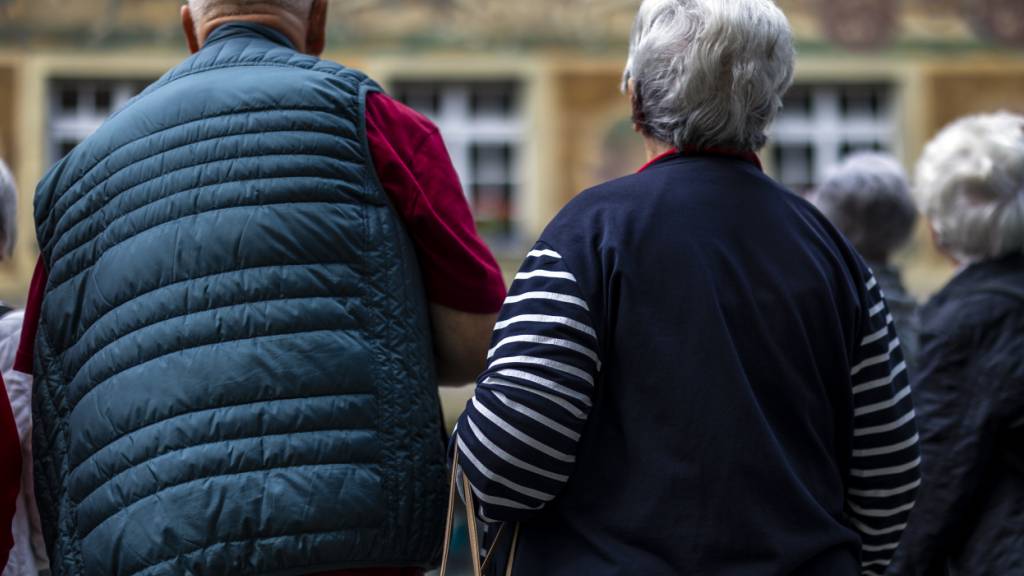 2'635'200 Altersrenten und 229'600 Hinterlassenenrenten wurden 2025 an Personen in der Schweiz oder im Ausland ausbezahlt. (Symbolbild)