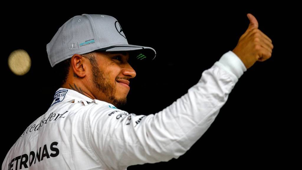 epa05628614 British Formula One driver Lewis Hamilton of Mercedes team greets supporters after securing pole position in the qualifying session for the Formula One Grand Prix of Brazil, at Interlagos race track in Sao Paulo, Brazil, 12 November 2016. The Formula One Grand Prix of Brazil takes place on 13 November 2016 at the Interlagos circuit in Sao Paulo.  EPA/FERNANDO BIZERRA