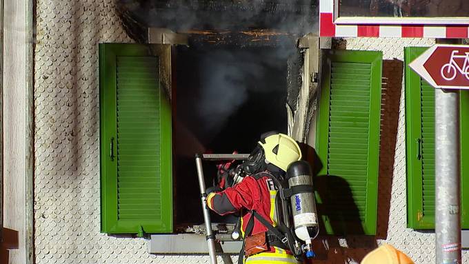 Kurznachrichten: Hausbrand, Bootsbrand und Raserdelikt