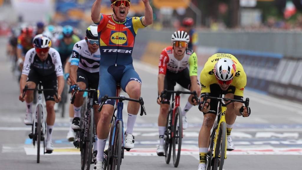 Mads Pedersen freut sich, der Effort von Wout van Aert bleibt unbelohnt