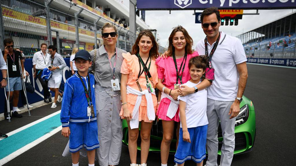 «Say Cheese»: Familie Federer posiert bei der Formel 1 für die Fotografen