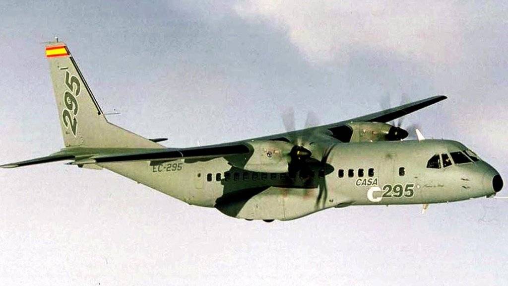 2004 wollte der Bundesrat zwei Maschinen des Typs CASA C-295M beschaffen. Schon damals lehnte der Nationalrat den Kauf aber ab. (Archivbild)