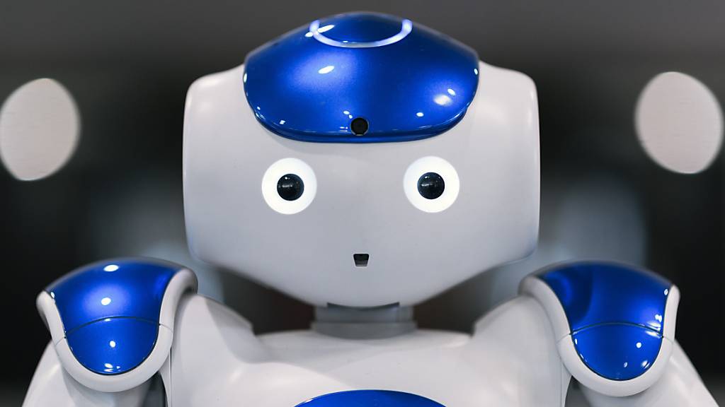 Roboter und künstliche Intelligenz übernehmen schrittweise immer mehr Arbeiten, die derzeit noch von Menschen ausgeführt werden. (Themenbild)