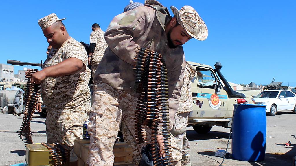 Eine Miliz aus Misrata bereitet sich vor auf den Abmarsch zur Verteidigung von Tripolis gegen die Truppen von General Haftar (Aufnahme vom April 2019)