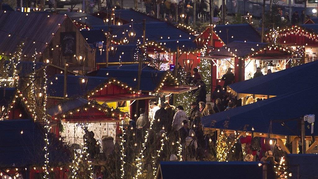 Wie in Zürich am Bellvue haben in zahlreichen anderen Schweizer Städten die Weihnachtsmärkte ihre Tore geöffnet. (Archivbild)
