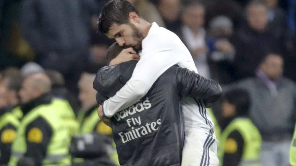 Real Madrids Stürmer Alvaro Morata feiert mit Teamkollege Daniel Carvajal