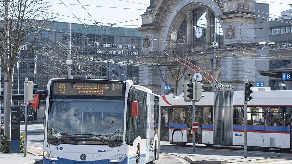 Die Verkehrsbetriebe Luzern (VBL) haben derzeit nicht genügend Personal. (Archivaufnahme)