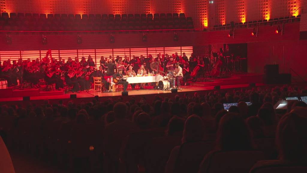 Bligg begeistert das Publikum im KKL