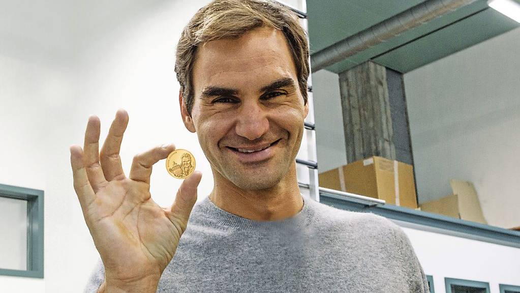 Neu in Gold: Roger Federer mit «seiner» 50-Franken-Goldmünze.