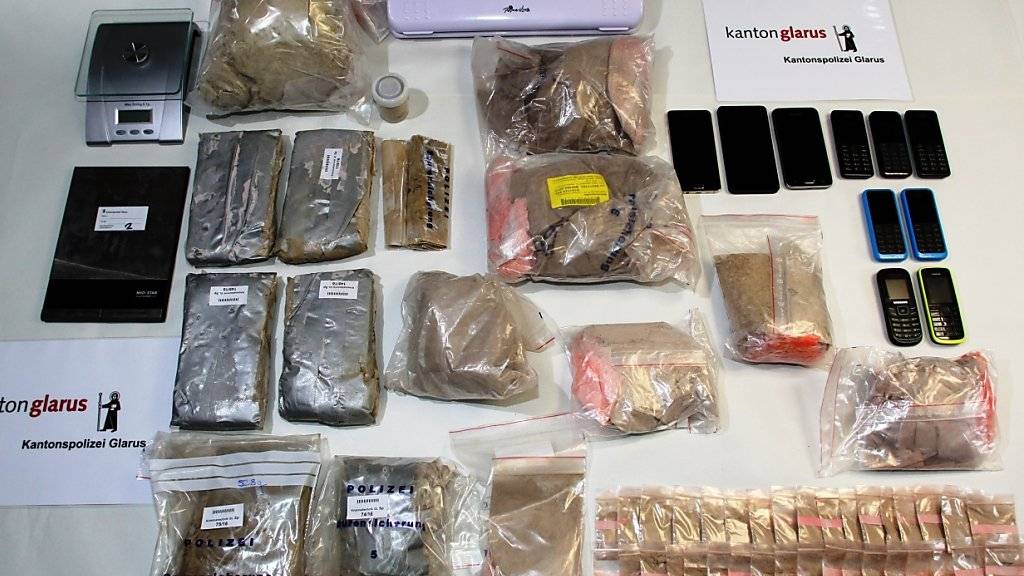 Grosserfolg für die Glarner Kantonspolizei: Sie schnappte elf Heroinhändler und beschlagnahmte sieben Kilogramm Heroin.