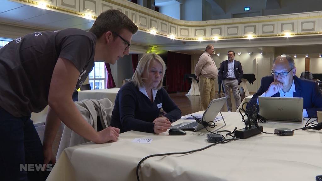 Dritter Digitaltag in der Stadt Bern: 12 bis 17-Jährige bringen den Politikern das Programmieren bei