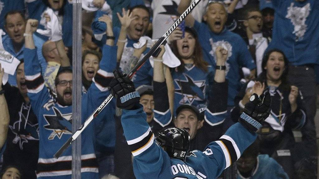 San Jose in Feierlaune: Die Sharks-Fans bejubeln den Overtime-Treffer von Joonas Donskoi (Nummer 27)
