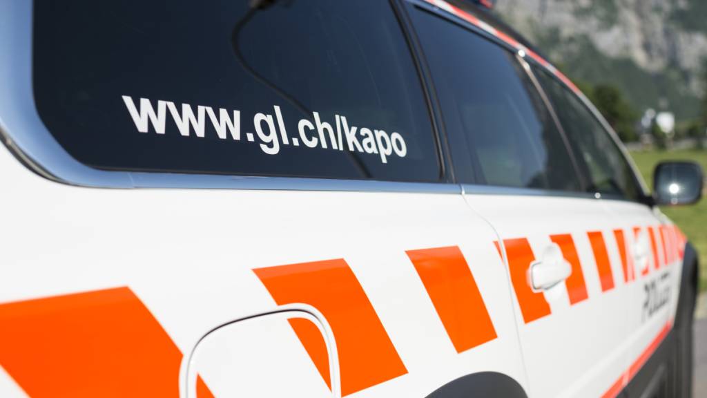 Die Glarner Kantonspolizei stand in Engi im Einsatz. (Symbolbild)