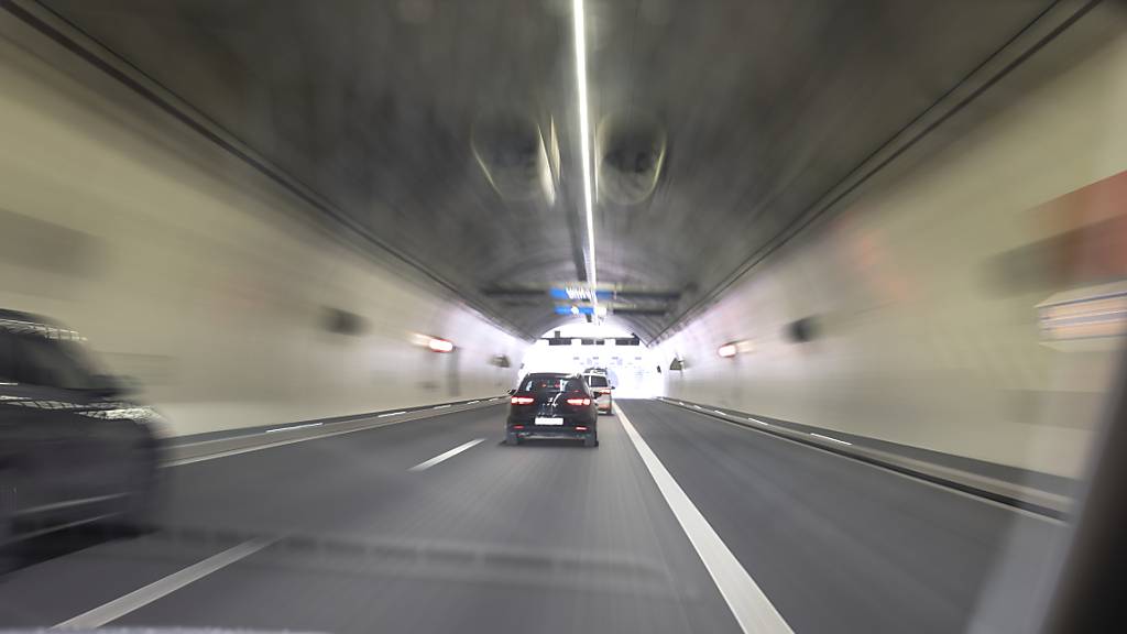Bis zu 79 Km/h zu schnell waren die Autofahrer im Islisbergtunnel unterwegs. (Symbolbild)