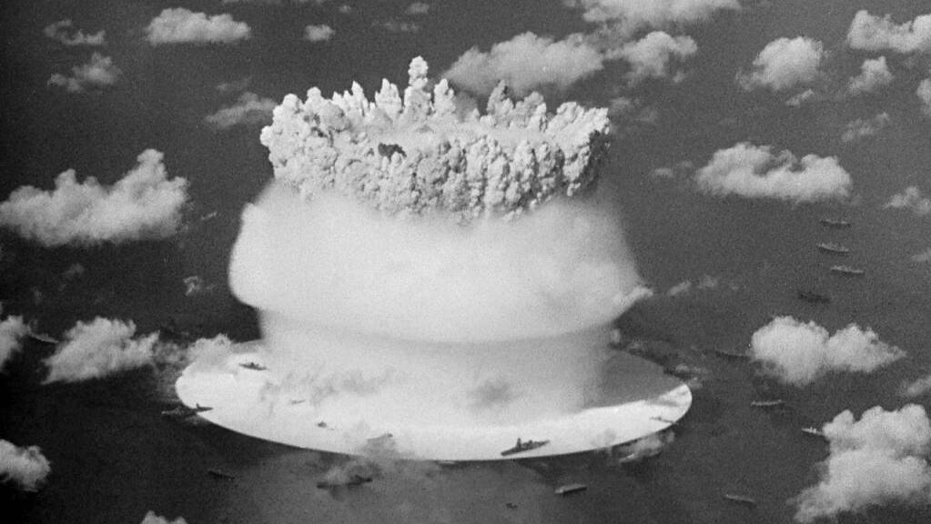 Filmstill aus «Cossroad» von Bruce Conner (1976): Schön und apokalyptisch – Atombombenversuch beim Bikini-Atoll.