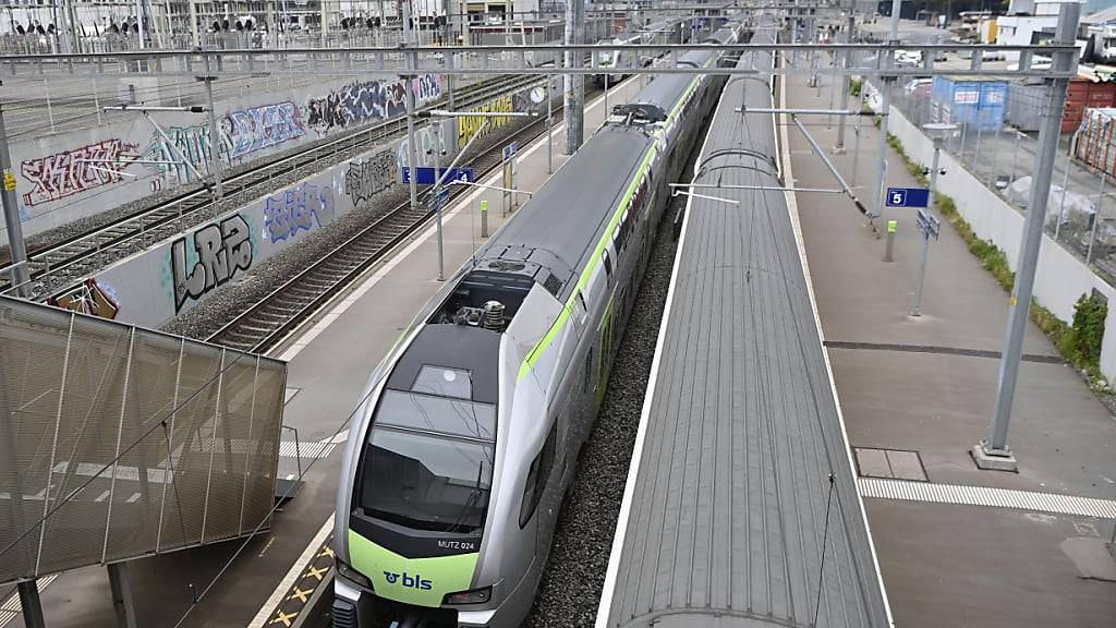 Nach dem Match gegen YB am Samstag leisteten sich die Gästefans aus Luzern am Berner Bahnhof Wankdorf Tätlichkeiten gegen das Sicherheitspersonal und die Transportpolizei. (Archivbild)