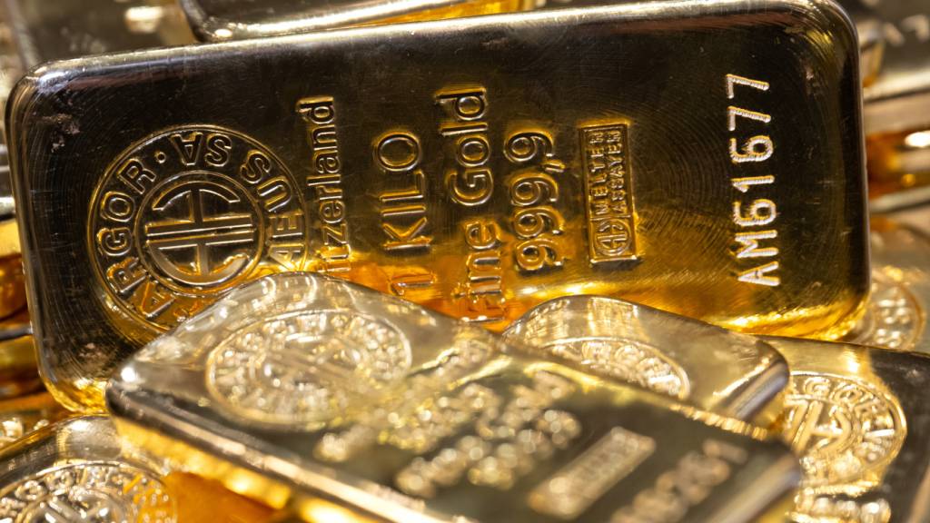 Die Goldrally geht mit hohem Tempo weiter. Nachdem Aussagen von US-Präsident Donald Trump zum Dollar den Goldpreis am späten Dienstagabend auf ein weiteres Rekordhoch getrieben hatten, zog die Notierung am Mittwoch weiter an. (Archivbild)