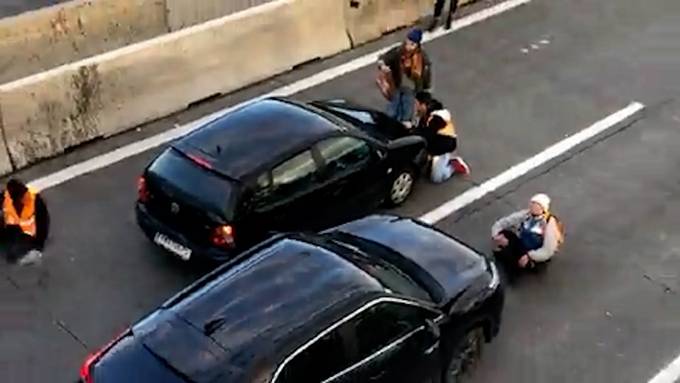 Wiener Autofahrende rasten wegen Blockade von Aktivisten aus