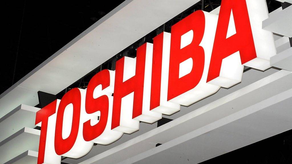 Der japanische Industriekonzern Toshiba ist einem Medienbericht zufolge im abgelaufenen Geschäftsquartal in die Verlustzone geraten. (Archivbild)