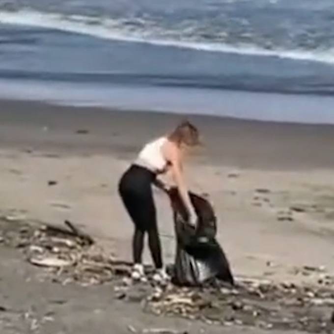 Fake-Aktivistin sammelt angeblich Abfall am Strand – schadet aber der Natur