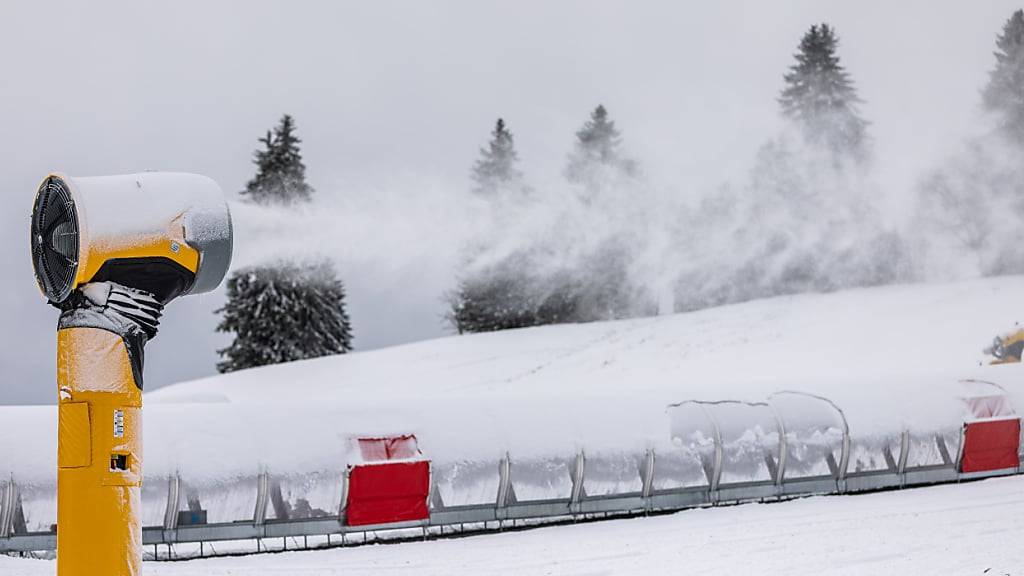 Der erste Schnee in diesem Herbst führt zu Problemen auf Strassen