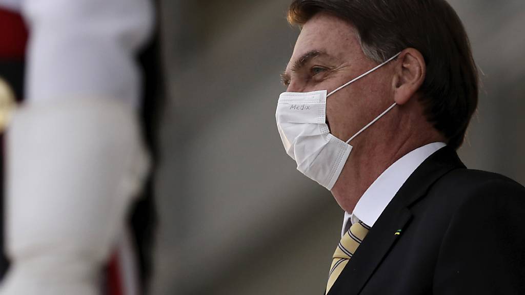 Der brasilianische Präsident, Jair Bolsonaro, hat die Ausbreitung des Coronavirus lange unterschätzt. Nun sind die Infektionsraten und Todesfälle massiv nach oben geschnellt. (Archivbild)