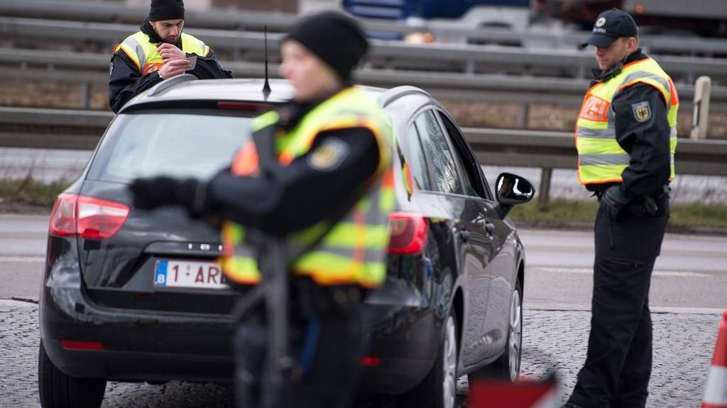 Die Polizeipräsenz ist gross nach den Anschlägen am Flughafen in Brüssel.