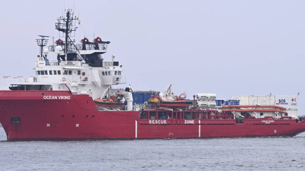 Das Schiff «Ocean Viking» hat in der Vergangenheit immer wieder Hunderte von Migrantinnen und Migranten an Land gebracht. (Archivbild)