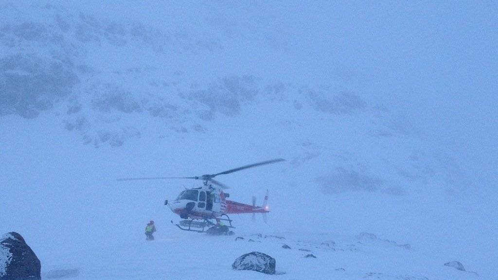 Nach zwei Tagen in eisiger Kälte konnte ein Air-Glaciers-Helikopter die zwei verschwundenen belgischen Berggänger retten.