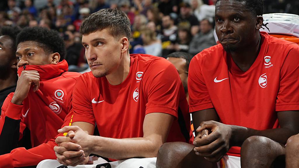 Clint Capela (ganz rechts) und seine Kollegen machen keinen glücklichen Eindruck