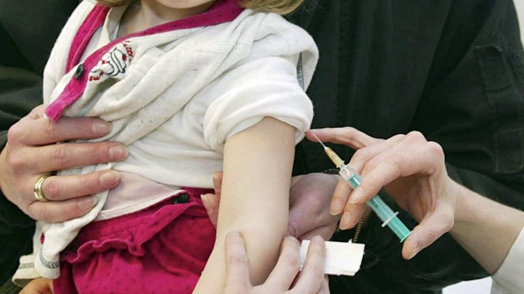 Bis zu 2500 Euro Strafe: Der deutsche Gesundheitsminister will Eltern zur Masern-Impfung ihrer Kinder per Gesetz verpflichten. (Symbolbild)