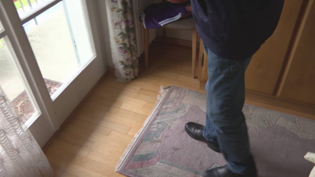 Vollgas statt bremsen: Senior in Schlossrued zerstört Vordach des Nachbarn