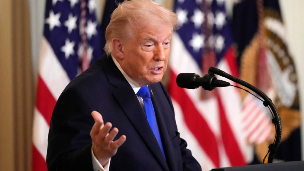 Für den weltweiten Zusatzzoll stützt sich US-Präsident Donald Trump nach Angaben des Weissen Hauses auf ein Handelsgesetz aus dem Jahr 1974. Für einen längeren Zeitraum als 150 Tage bräuchte Trump auf diesem Weg allerdings die Zustimmung des US-Parlaments. (Archivbild)