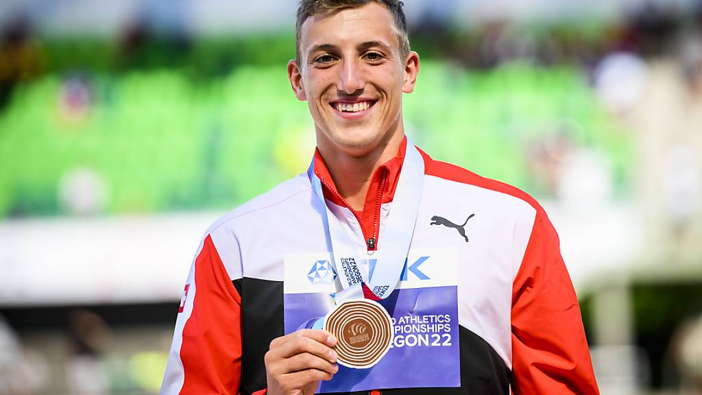 Simon Ehammer zeigt an der WM in Eugene die Bronzemedaille. In Budapest will er in dieser Disziplin erneut auf das Podest