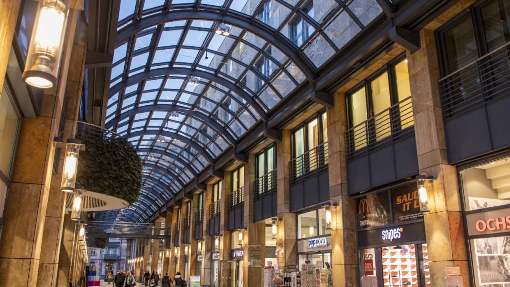 Das Metalli-Areal in der Stadt Zug soll laut der Immobiliengesellschaft Zug Estates von der reinen Einkaufsallee zu einem Stadtteil mit Wohnen, Arbeiten, Einkaufen und Dienstleistungen werden. (Archivbild)