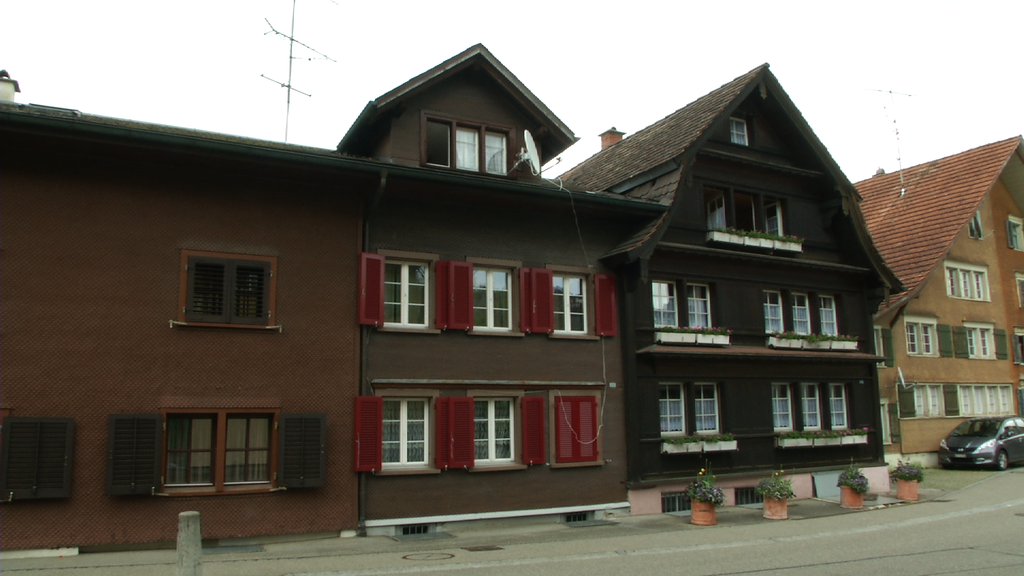 Im Haus mit den roten Fensterläden wurden sechs Personen durch Kohlenmonoxid vergiftet.